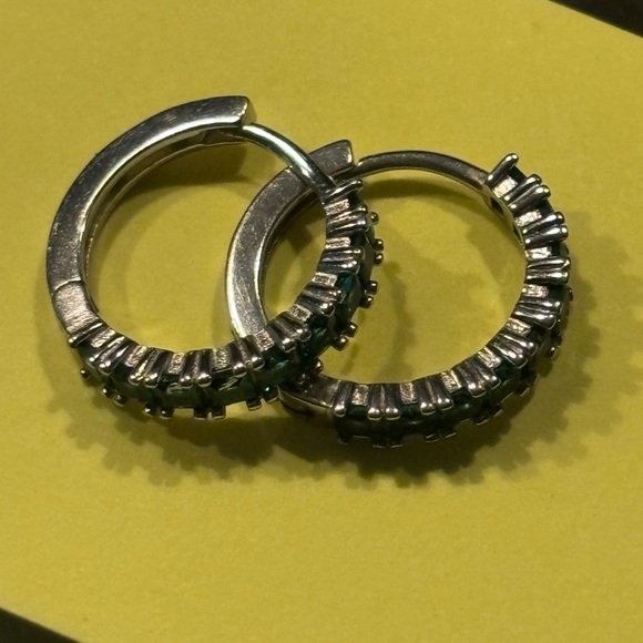 Chic sterling Silver Hoop Earrings with Emerald Accents - Picture 1 of 3